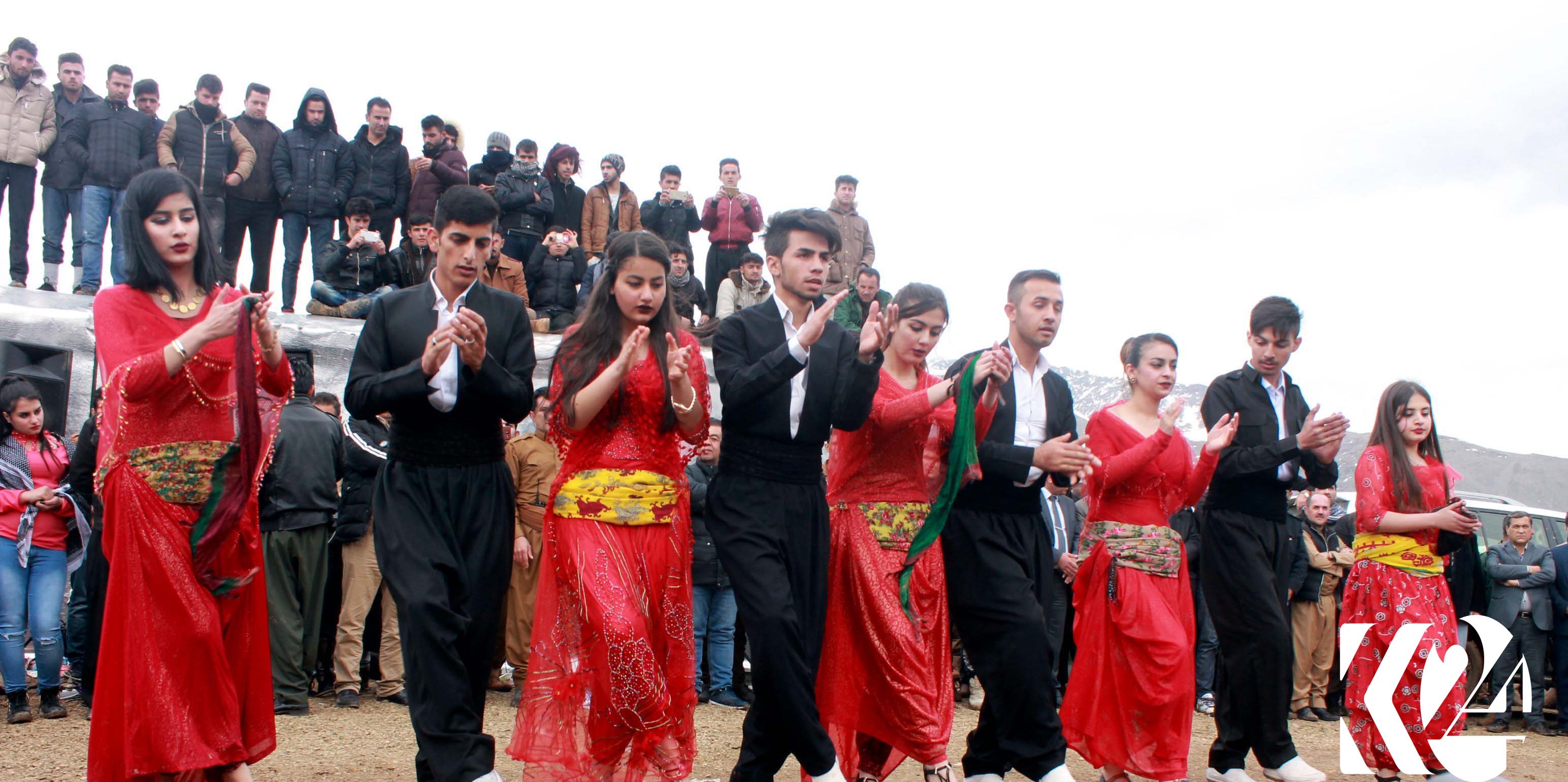 بە وێنە.. فێستیڤاڵی بەفر لە حاجی ئۆمەر